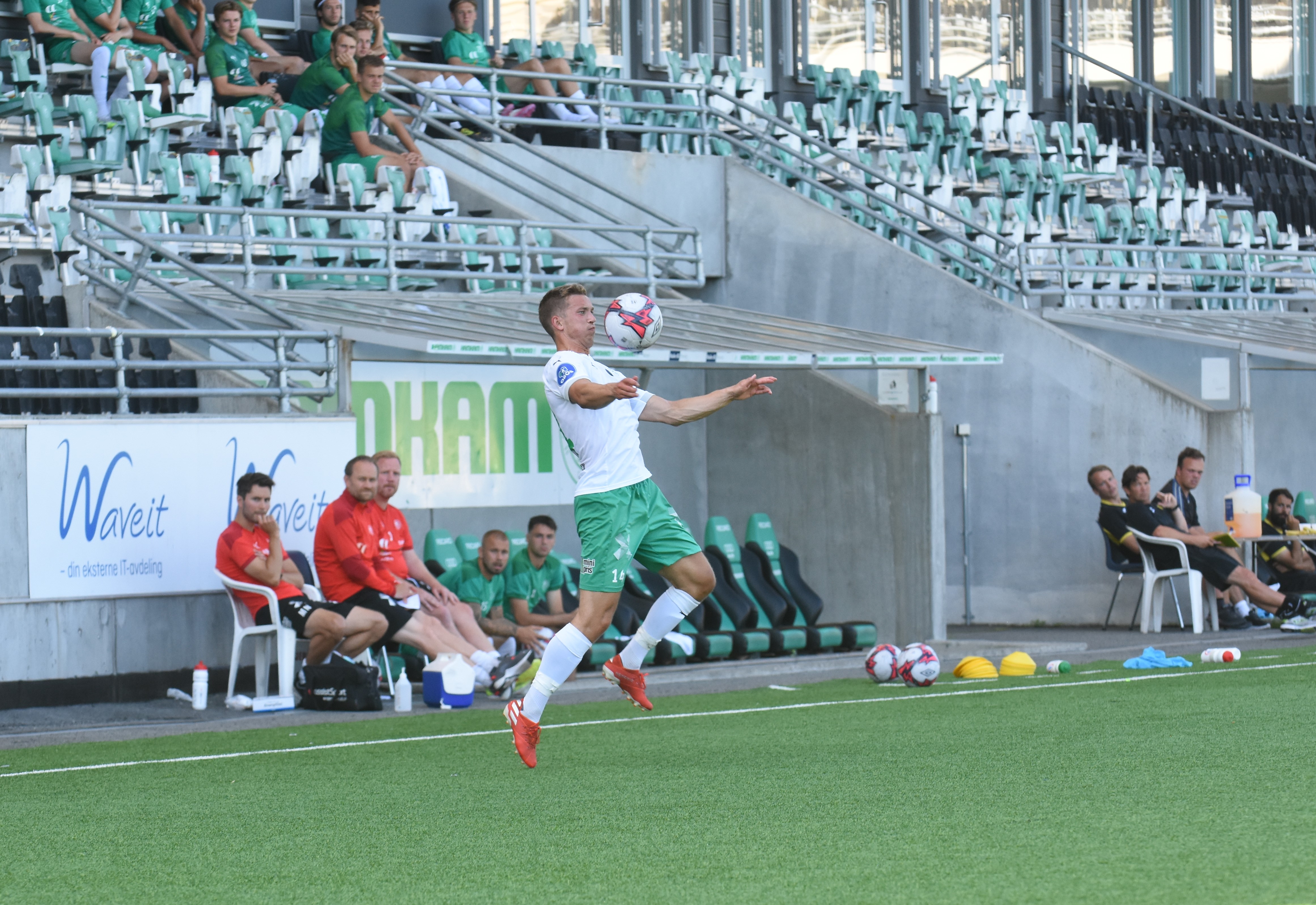 - Møter et spillende lag